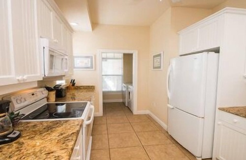 Bradenton Beach Hotel | 1 Bedroom, 1 Bathroom Deluxe Partial Bay View.NO PETS