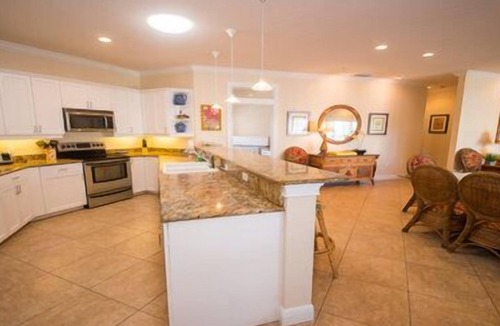 Bradenton Beach Hotel | 1 Bedroom, 2 Bathroom Penthouse. Pet Friendly