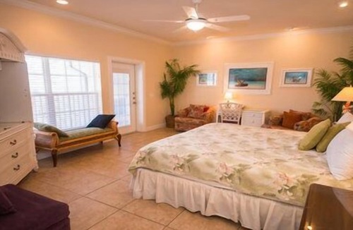 Bradenton Beach Hotel | 1 Bedroom, 2 Bathroom Penthouse. Pet Friendly