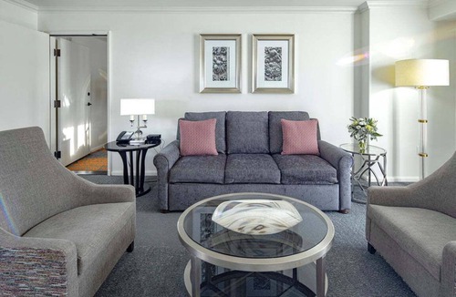 Florida Center Hotel | 1-Bedroom Suite at a 4⭐️ Hotel