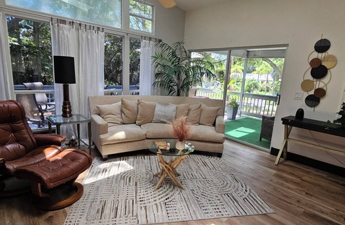 Oldsmar House | 1 Block from the Bayn3-bedroom 2-bath pet friendly home in enchanting Oldsmar