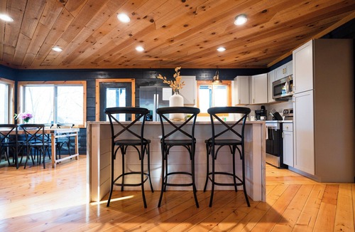 Williamstown Cabin | #1 for Families Pool Table Shuffleboard Hot Tub