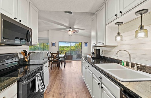 Butler Beach Cottage | < 1 Mi to Butler Beach! Group Escape w/Hot Tub