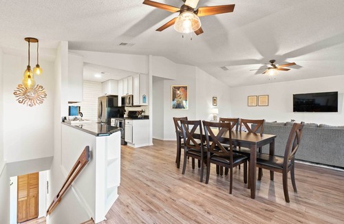 Butler Beach Cottage | < 1 Mi to Butler Beach! Group Escape w/Hot Tub