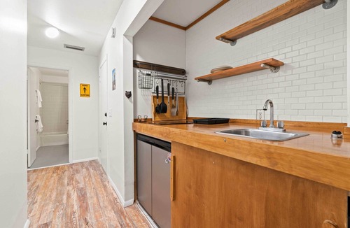 Butler Beach Cottage | < 1 Mi to Butler Beach! Group Escape w/Hot Tub