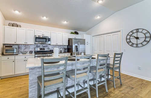 Sumter County House | 1 Mi to Eastport Square | Waters Edge Escape!