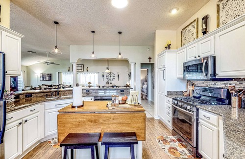 Virginia Trace House | 1 Mi to Lake Sumter! Family Retreat w/Large Patio