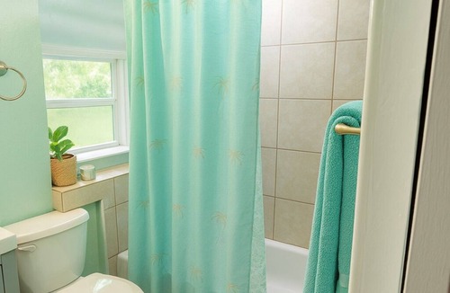 Gainesville Apartment | 1 mile to UF. Cute Home w/Private Yard + Parking