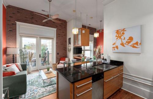 Downtown Wilmington Apartment | 1 min walk Downtown ILM Photogenic Live Oak