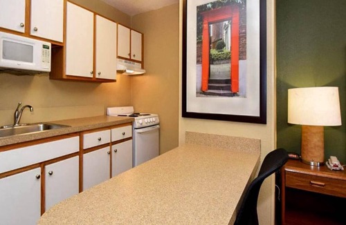 Greenville - Spartanburg Apartment | 1 Queen Bed | Non-Smoking, Micfridge