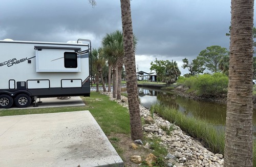 Horseshoe Beach RV Rental | 1 RV Pad B-Lot in Horseshoe Beach on concrete slab on Canal.