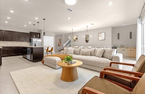 Four Corners House | 10 Bd 8 Ba Windsor Cay 16340 Sk