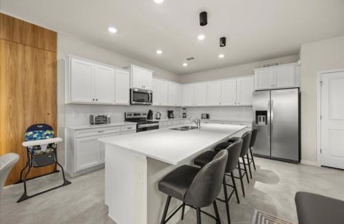 Four Corners House | 10 Bd 9 Ba Windsor Cay 16215 Cc