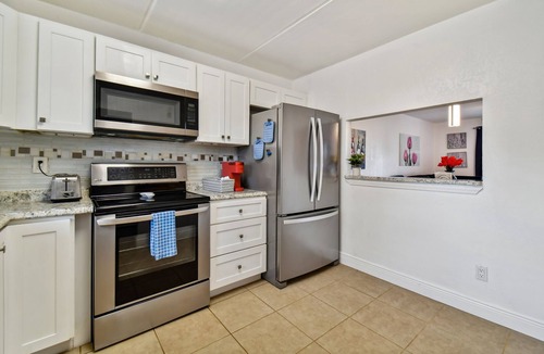 University Condo | 10 minutes to Busch Gardens and USF - perfect for families and couples!