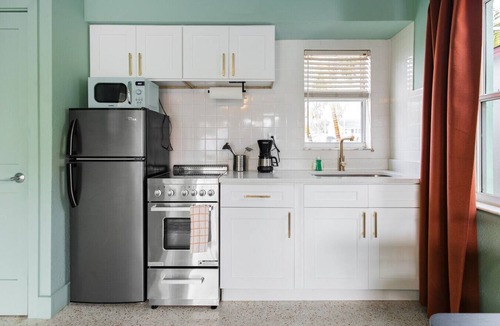 Bay Esplanade Apartment | 105 · ☀Pool✔ Kitchen✔ Beach✔ Self Checkin✔ Free Parking✔
