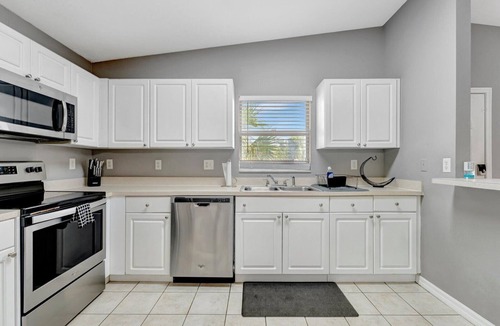 Old Seminole Heights Villa | 10min to Downtown - 3BD 2 Full Bath, Free Parking