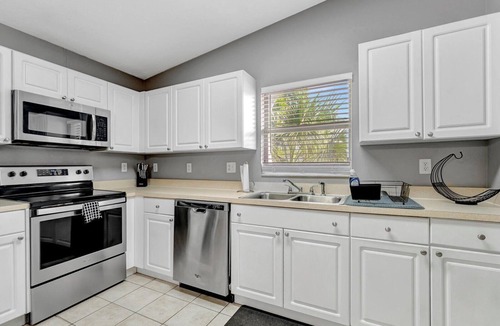 Old Seminole Heights Villa | 10min to Downtown - 3BD 2 Full Bath, Free Parking