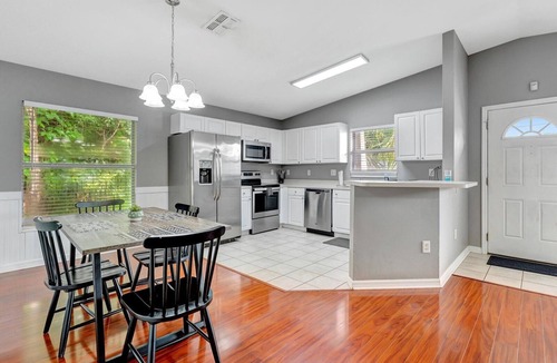 Old Seminole Heights Villa | 10min to Downtown - 3BD 2 Full Bath, Free Parking