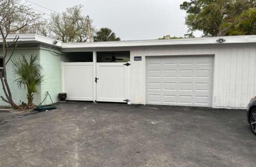 Madeira Beach House | 12Guests-HeatedPool-LessThan1MileFromBeach-6BR-3B-Games