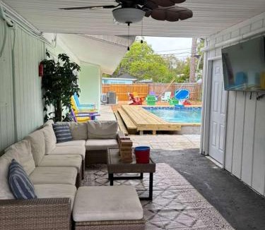 Madeira Beach House | 12Guests-HeatedPool-LessThan1MileFromBeach-6BR-3B-Games