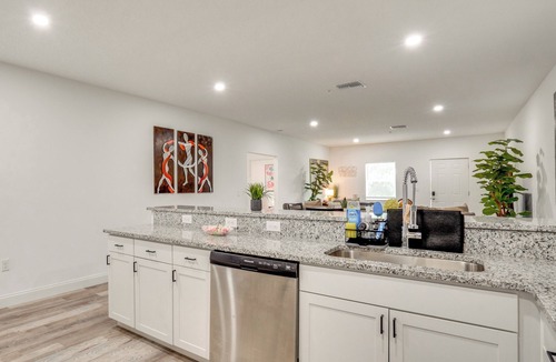 Memphis Condo | 13 Mi to Beaches: Pet-Friendly Condo in Palmetto!
