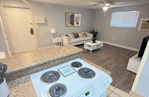 Franklin Apartment | 13 Pristine Hideaway: 2 bedroom apartment with washer/drier