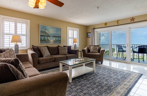 Madeira Beach Condo | 132 m² Condo ∙ 2 bedrooms ∙ 6 guests