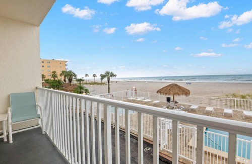 Madeira Beach Condo | 132 m² Condo ∙ 2 bedrooms ∙ 6 guests