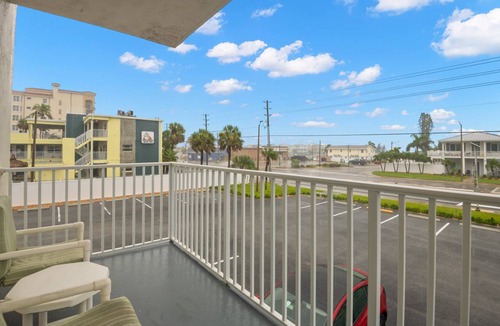 Madeira Beach Condo | 132 m² Condo ∙ 2 bedrooms ∙ 6 guests