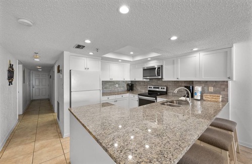 Madeira Beach Condo | 134 m² Condo ∙ 3 bedrooms ∙ 8 guests