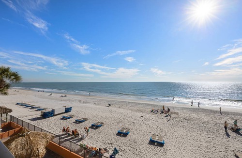 Madeira Beach Condo | 134 m² Condo ∙ 3 bedrooms ∙ 8 guests