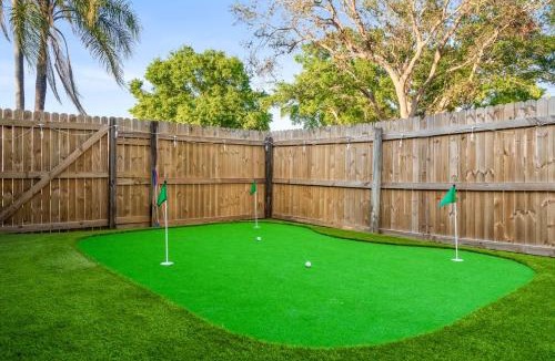Seminole House | 15 Minutes to Beach Private Pool Mini-golf FirePit