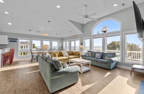 Monteray Shores House | 1528 - Sound and Color