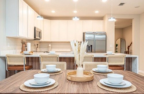 Eagle Pointe South House | 17 mins to Disney Universal Cozy Retreat Lake View gated