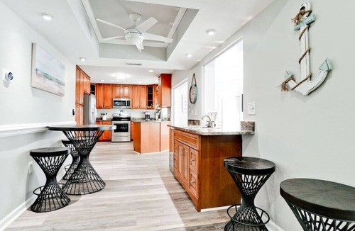 Bradenton House | 19th - Aunies Place · Totally Updated Pool/FUN/Beaches