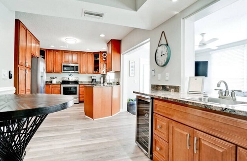 Bradenton House | 19th - Aunies Place · Totally Updated Pool/FUN/Beaches