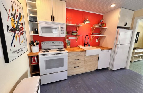 Bradenton Beach Cottage | 1BR West Unit of Beach to Bay Cottage.just 100 feet from Gulf Beach!