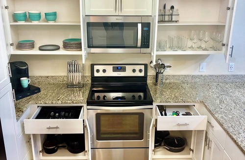 Southside Apartment | 1st Floor, 3-King Beds, Baptist South, St. Aug, Nocatee, Gym, Pool, 70in SmartTV