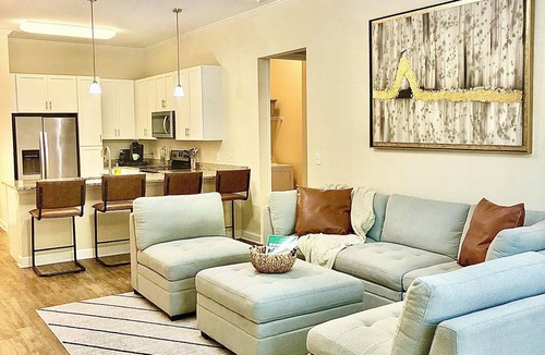 Southside Apartment | 1st Floor, 3-King Beds, Baptist South, St. Aug, Nocatee, Gym, Pool, 70in SmartTV