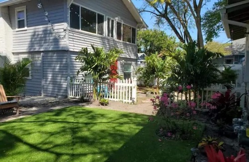 Historic Uptown Apartment | 2/2 in the heart of St Pete!