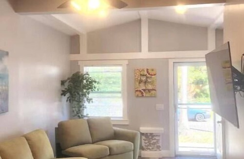 Historic Uptown Apartment | 2/2 in the heart of St Pete!
