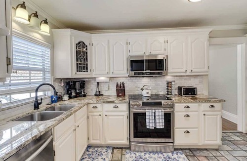 Lakeland House | 2,500 sqft Restored Colonial Home in Lakeland