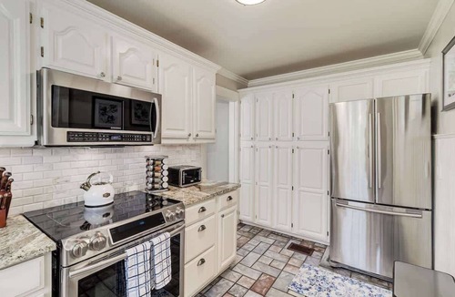Lakeland House | 2,500 sqft Restored Colonial Home in Lakeland
