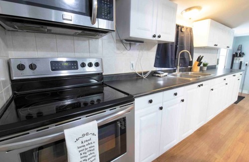 Balm Beach Cottage | 2 Bdrm Cabin - Balm Beach Views!