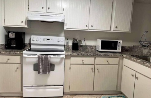 Crescent Beach Condo | 2 Bdrm Ocean view just steps away from Crescent Beach
