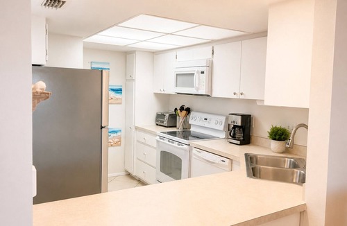 Longboat Key Condo | 2 Bedroom, 1 Bath, Beach and pools, Longboat Key
