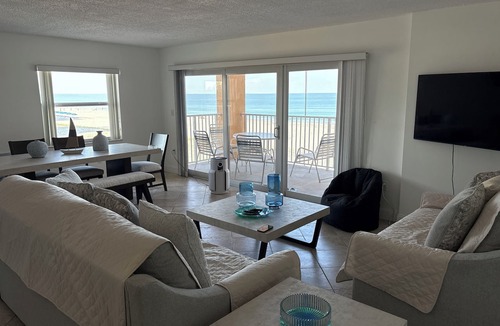 Indian Shores House | 2-bedroom building in phenomenal Indian Shores with AC comfort