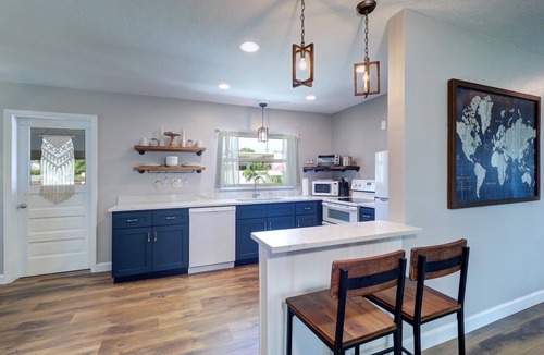 Largo House | 2 Bedroom Bungalow With Hot Tub Near Indian Rocks Beach