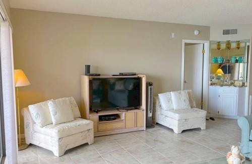 Tierra Verde Condo | 2 Bedroom Condo 426035 by Houzlet