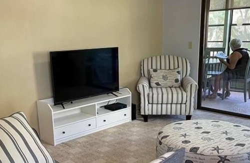 South Bradenton Condo | 2 Bedroom Condo L-426509 by Houzlet